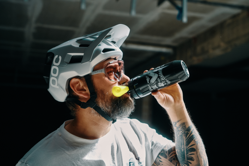 TWIST10 bottle 590 anniversary edition + bike base