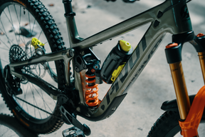 TWIST10 bottle 590 anniversary edition + bike base